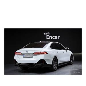 BMW Serie 5 520i M Sport, Modelo Diciembre 2023, 21,025 km, Caja de Cambios Automática, Asientos de Cuero, Cámara Trasera, Volante a la Izquierda - Product Image 2