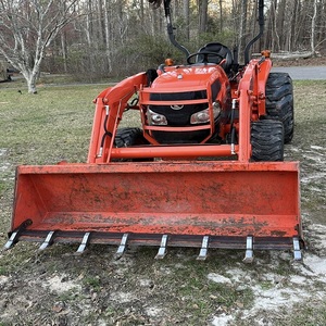 Tractor Utilitario Kubota L3240 de Alta Resistencia a Precio Económico, Fabricado con Componentes Duraderos para un Rendimiento en Campo Prolongado - Product Image 3