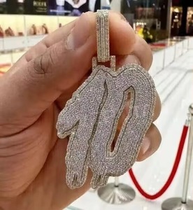 จี้เพชรโมอิสซาไนต์ VVS แบบกำหนดเองได้ พร้อมชื่อ จี้เงินแท้ 925 ประดับเพชร จี้ฮิปฮอป จี้เลขนำโชค จี้ชื่อแบบตัวอักษร - Product Image 1