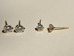 ต่างหูเพชรเลี้ยงในห้องปฏิบัติการสำหรับผู้หญิง ทองคำ 14K ทรงกรอบ ประดับเพชรแบบไม่มีข้อขัดแย้ง รับรองโดย IGI ของขวัญแต่งงานที่สมบูรณ์แบบสำหรับงานปาร์ตี้ - Product Image 2