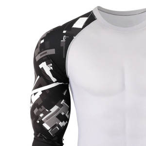 Camisetas de compresión para gimnasio para hombre con tela flexible, estructura que se adapta al cuerpo y costuras duraderas para entrenamientos intensos - Product Image 5