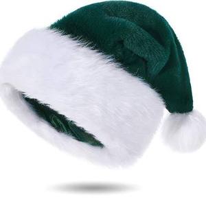 Bonnet de Noël rouge avec bordure en fausse fourrure blanche et pompon en peluche, motif flocon de neige et renne, bonnet tricoté pour les fêtes - Product Image 2