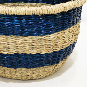 Panier de rangement rond moderne multifonction en jonc de mer rayé, tressé, écologique, fait main, avec poignées - Product Image 6