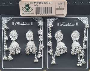 Boucles d'oreilles Jhumka indiennes en forme de feuille plaquées argent brillant, avec chaînes Ghungroo et Bahubali Kaan, ensemble de bijoux pendantes en gros - Product Image 1