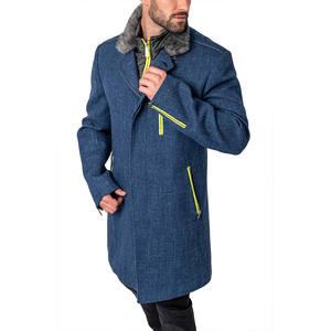 Manteau bleu en mélange de laine pour homme, col à revers cranté, simple boutonnage, longueur genou, avec col en fausse fourrure et fermetures éclair jaunes - Product Image 2