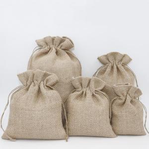 Sacs cadeaux en jute écologiques avec cordon de serrage, lot de 3 tailles, couleur naturelle, pochettes de rangement réutilisables - Product Image 2