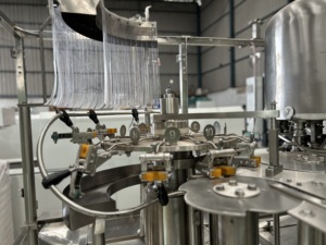 Máquina de Llenado Automática de Alta Velocidad de 60 BPM para Bebidas y Agua - Product Image 3