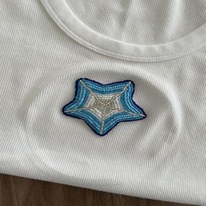 Elegante top con cuentas y detalles artesanales de cuentas de semillas. Top moderno con bordado de cuentas de semillas para uso diario. - Product Image 3