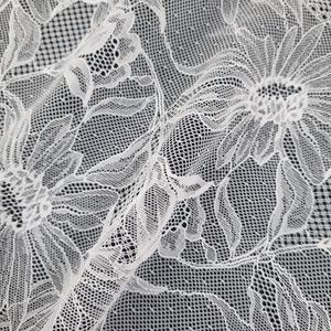 Tissu en dentelle florale large 23 cm extensible Spandex/Nylon léger pour lingerie, robes, mariages, élégant bord festonné - Product Image 3