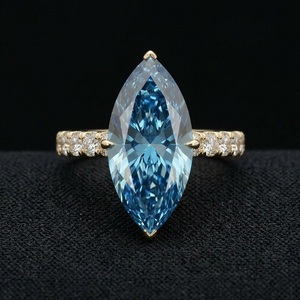 Anillo de Oro de Lujo para Mujer, Diseño Minimalista Elegante, Ligero y Estilizado, Joyería para Uso Diario, Idea de Regalo para Ocasiones Especiales - Product Image 1