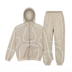 Ensemble coordonné streetwear homme sur mesure, coupe-vent zippé haute visibilité avec bandes réfléchissantes et jogging - Product Image 5