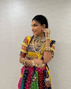 Ensemble Lehenga Choli moderne multicolore à imprimé numérique spécial Navratri, avec travail de miroirs réels, en coton mousseline, pour les fêtes Garba Dandiya - Product Image 4