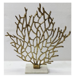 Décoration de table moderne en aluminium moulé, feuille de designer haut de gamme plaquée or, pièce maîtresse pour la décoration intérieure, accents décoratifs - Product Image 3