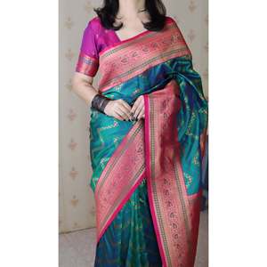 Sari de Noche Tejido en Seda Suave Verde de la Marca Elite Weaves, con Diseño ZigZag Meenakari Zari - Product Image 3