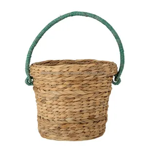 Neat style OEM for well know brand Water hyacinth Basket with a green handle perfect for storing things