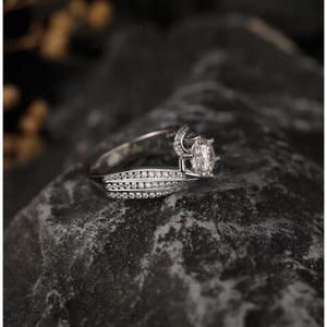 Anillo de Compromiso con Diamante de Corte Redondo en Oro Blanco, Banda Trenzada con Pavé, Anillo Solitario de Inspiración Vintage, Joyería Nupcial para Mujeres Elegantes - Product Image 3
