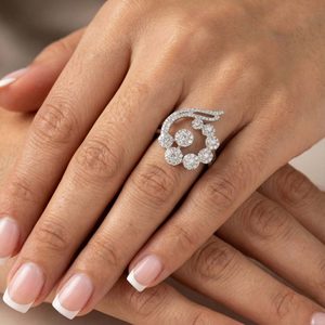Bague de cocktail en or blanc avec fleur de diamant, bague de fiançailles de luxe pour femme - Product Image 3