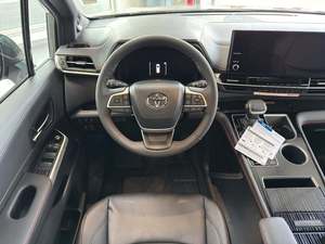 พร้อมส่งมอบ ปี 2025 โตโยต้า เซียนน่า XSE 7 ที่นั่ง ขับเคลื่อนสี่ล้อ ตัวเลือกครบครัน เอกสารครบถ้วน รถมือสอง - Product Image 2