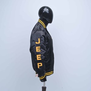 Chaqueta Varsity Negra de Satén al por Mayor para Hombre, con Letras Bordadas en la Parte Delantera, Cuello Camisero, Corte Regular, Ropa Casual de Otoño, Personalizable - Product Image 3