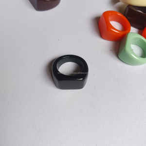 Anillo de Dedo Cuadrado Clásico de Acrílico, Diseño Único para Bodas y Compromisos, Accesorios de Regalo Populares, Marca KISWAH CRAFT, IGI - Product Image 1