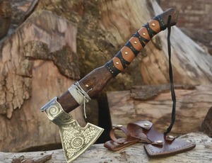 Hacha Vikinga Hecha a Mano de Acero con Alto Contenido de Carbono, Grabada, con Mango de Madera y Funda de Cuero, Regalo Nórdico para Hombres - Product Image 5