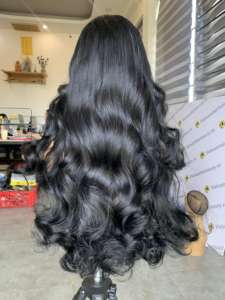 Perruques ondulées super doublement dessinées Perruque de cheveux humains Perruques frontales en dentelle Vente à chaud Bouclés rebondissants naturels bruts non traités - Product Image 2