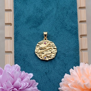 Colgante Medallón de Plata de Ley 925 Bañado en Oro con Dos Peces de Piscis y Circonitas Multicolor, Joyería Fina, Joyas de Recuerdo, Venta al por Mayor - Product Image 4