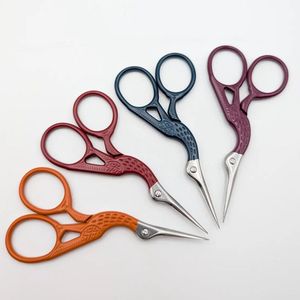 Mini ciseaux à broder colorés en forme de cigogne 2,5 pouces - Product Image 4