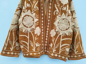 Veste bomber en velours de coton artisanal, réversible, vintage, bohème, courte, colorée, à motifs floraux brodés, printemps été - Product Image 3