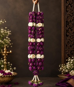 Guirnalda Floral Morada y Marfil para Boda con Detalles de Perlas y Dorado, Varmala Jaimala Tradicional India para Novios - Product Image 2