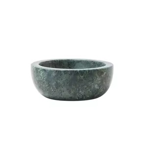 Cuenco de mármol de piedra natural de alta calidad, verde oscuro, con ranuras talladas, bordes profundos y nervaduras radiales, para servir en la mesa de comedor. - Product Image 2