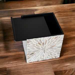 Boîte à mouchoirs PearlMuse en nacre, motif personnalisé élégant, support en mosaïque de coquillages pour intérieurs de luxe - Product Image 6