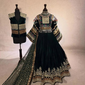 Vestido largo tradicional afgano con vibrante bordado de mosaico, falda acampanada de longitud completa y trabajo con espejos. - Product Image 1