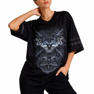 เสื้อเจอร์ซีย์อเมริกันฟุตบอลผู้หญิงไซส์ใหญ่ สีดำ ผ้าตาข่าย พิมพ์ลายกราฟิก ระบายอากาศได้ดี คอวี โพลีเอสเตอร์ สไตล์สตรีทสปอร์ต รับสั่งทำ MOQ ต่ำ - Product Image 3