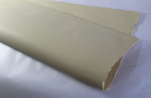 กระดาษของขวัญสีครีม ไม่มีส่วนผสมของไม้และกรด หนา 200 แกรม ทำจากเส้นใยปอกระเจา 100% เหมาะสำหรับงานศิลปะและงานฝีมือ และดีที่สุดสำหรับการเขียนพู่กัน - Product Image 6