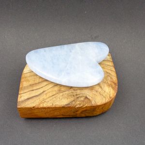 Chakralume - Herramienta de Masaje Facial Gua Sha de Calcita Azul Natural en Forma de Corazón, Cristal Curativo Pulido a Mano para Spa, Cuidado de la Piel y Reiki - Product Image 2