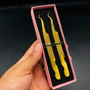 Ensemble de pinces à cils plaquées or avec grip diamant, pointe précise et lisse, 2 pinces, rose clair, emballage en boîte cartonnée - Product Image 2