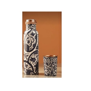 Bouteille d'eau en cuivre pur de haute qualité pour la santé ayurvédique, le bien-être et l'hydratation quotidienne, disponible à la vente pour la maison - Product Image 4