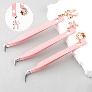 Pinzas para pestañas rosas con dijes de fresa y cereza, punta suave de acero inoxidable de precisión para aplicación de pestañas - Product Image 1
