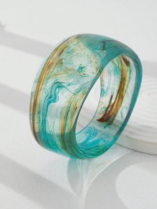Bracelet manchette en résine bleue épaisse, style minimaliste, artisanat en résine, bracelet en résine de qualité supérieure - Product Image 6