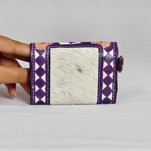 Cartera de Cuero con Patrón Geométrico Morado, Forma Cuadrada, Cierre de Botón, Correa Desmontable, Moderna para Uso Diario - Product Image 4
