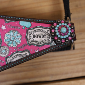 Correa de caballo estilo Western color rosa con detalles en negro, herrajes niquelados y concho turquesa. - Product Image 6