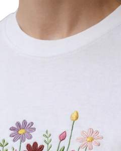 Camiseta Blanca Personalizada para Mujer, Bordado Floral de Bicicleta, Manga Corta, Informal, Mezcla de Algodón Suave, Top de Verano para Mujer, Venta al Por Mayor - Product Image 6