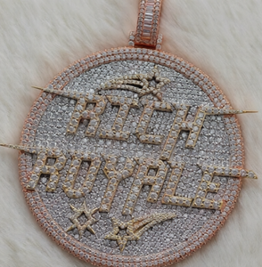Colgante de Plata de Ley 925 con Letra Personalizada, Forma Redonda, Diamantes Moissanite VVS, Estilo Drip, Alto Brillo, para Uso Unisex - Product Image 1