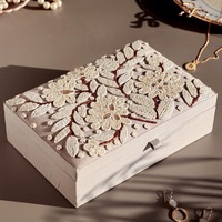 Boîte à bijoux en rotin de luxe moderne, écologique, faite à la main, brodée, en bois, avec pompon perlé, motif floral, élégante