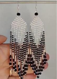 Pendientes de cuentas de vidrio ligeros para usar durante todo el día que brindan comodidad sin comprometer la apariencia elegante - Product Image 4