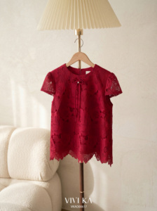 Blusa de Mujer con Detalle de Lazo de Encaje Floral VELA VIVI KA Casual 100% Poliéster Manga Corta Regular Transpirable Floral - Product Image 5