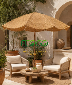 Sombrilla de Fibra de Coco Ecológica Hecha a Mano para Jardines Tropicales Rústicos, Resorts y Espacios Exteriores, Hecha en Vietnam - Product Image 1