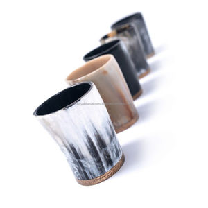 Verre à boire personnalisé en forme de corne avec gravure artisanale complexe - Product Image 2
