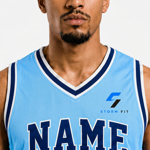 Camiseta de Baloncesto Personalizada para Hombre, Azul Claro, Cuello en V, Sin Mangas, Impresión Sublimada con Nombre y Número 09, Transpirable, Absorbe la Humedad, 100% - Product Image 3